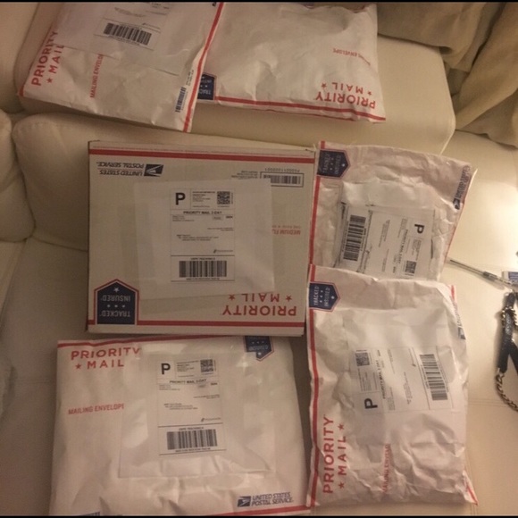 Meet your Posher, Stephanie - Picture 2 of 5